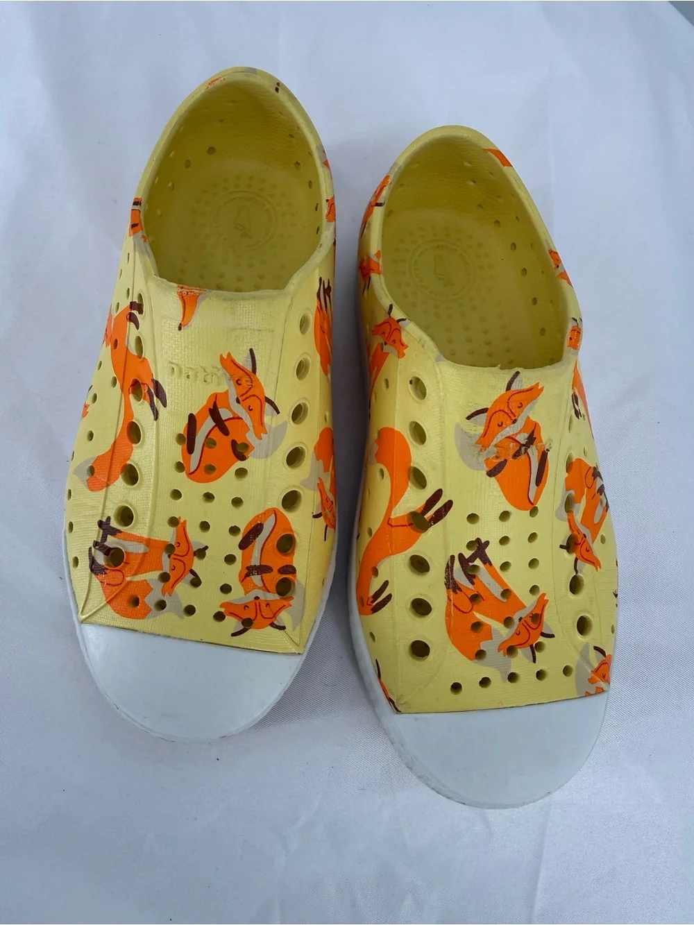 Native Jefferson Kids Yellow Orange Fox Print Slip-On Water Shoes Size 12.5